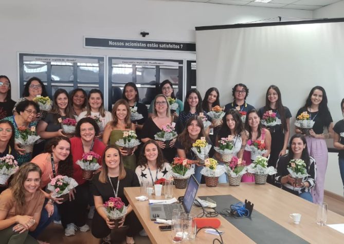 Mulheres em evento na Elekeiroz Várzea Paulista